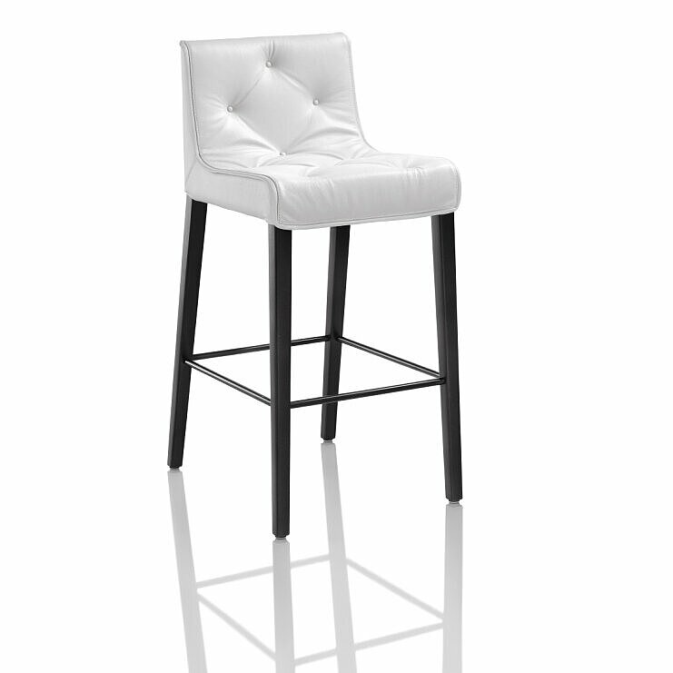 Leslie barstool upholsterd in white leather with black tinted legs