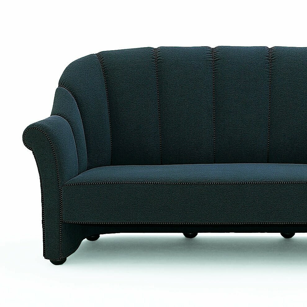 dunkel bezogenes dreisitziges klassisches Sofa
