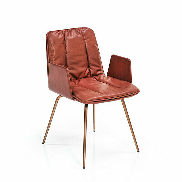 Shilo chair in brown leather with arm rests