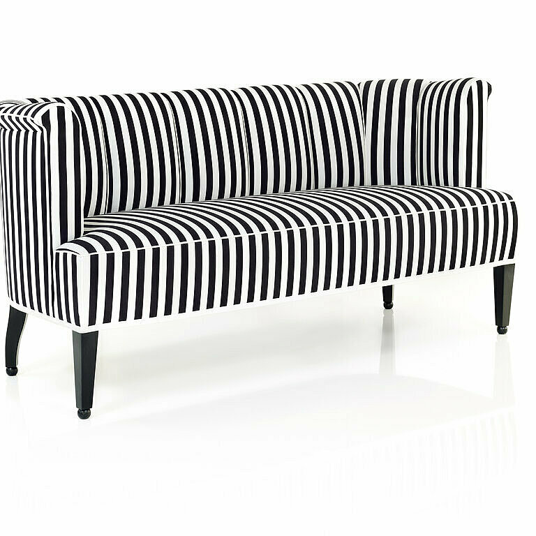 schwarz/weiß gestreiftes Alleegasse Sofa