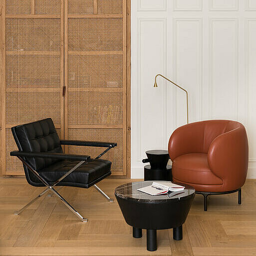 Constanze 3/4 armchair combined with Vuelta Fauteuil and Leather Side Table