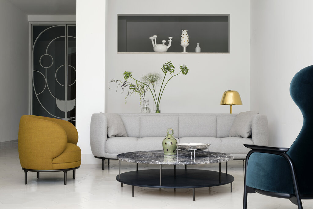 mustard-colored Vuelta72 armchair, light gray Vuelta sofa, Vuelta high-back chair, two DDTable with marble tops