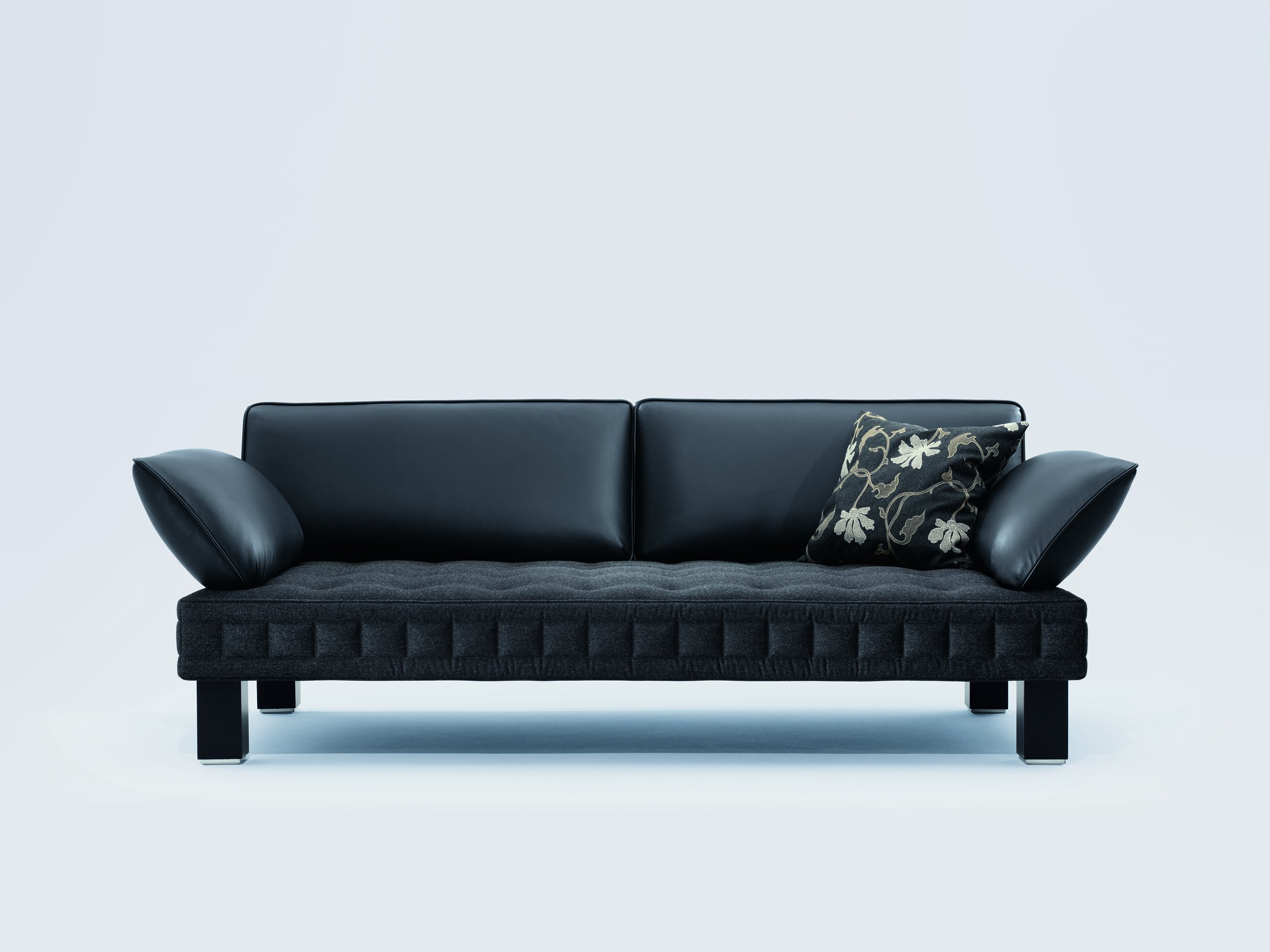 Materassi Sofa in zwei verschiedenen Bezugsvarianten, Leder und Stoff 
