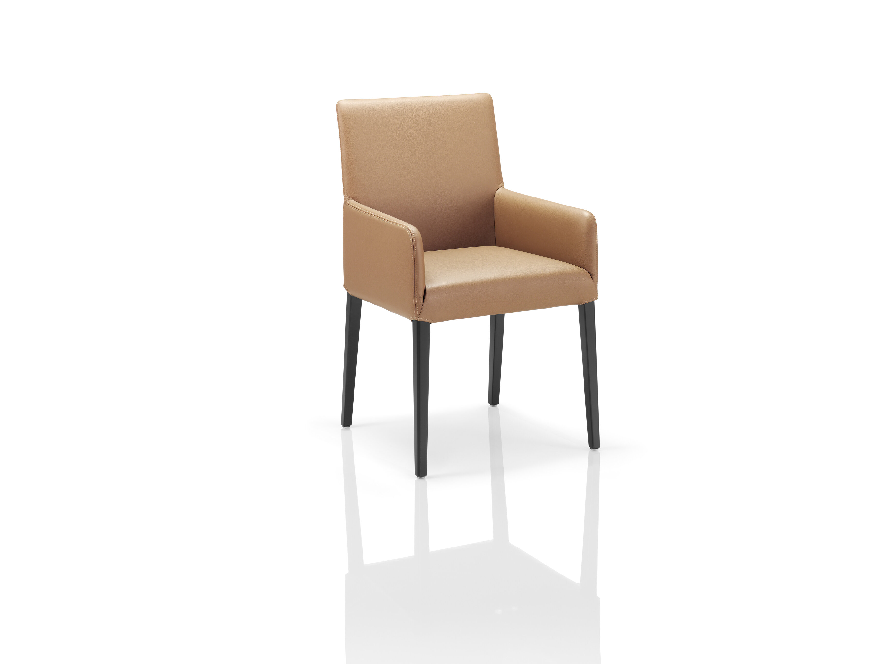 Nils chair with armrests in genuin ocher