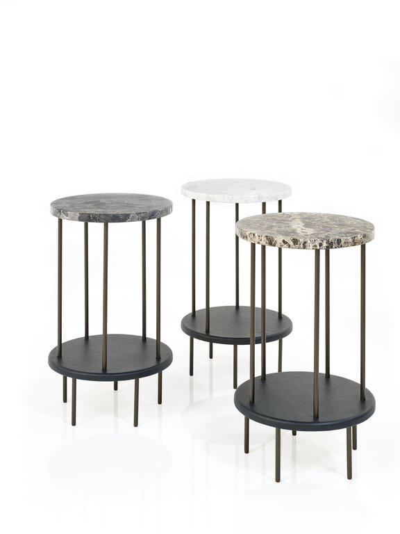 DD Table Beistelltische mit Bronze pulverbeschichteten Sträben, Marmortischplatte und Lederbezogene Bodenplatte